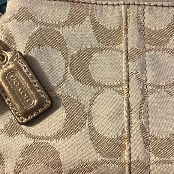Coach NWT Signature “C” logo wristlet rose gold - Picture 3 of 7